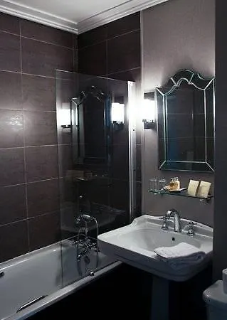 De La Treille Hotel