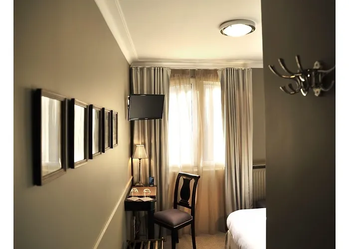 De La Treille 3* ליל